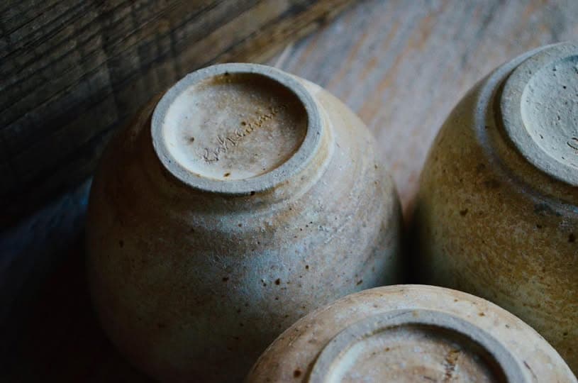 The foot rings of apricot cream bowls